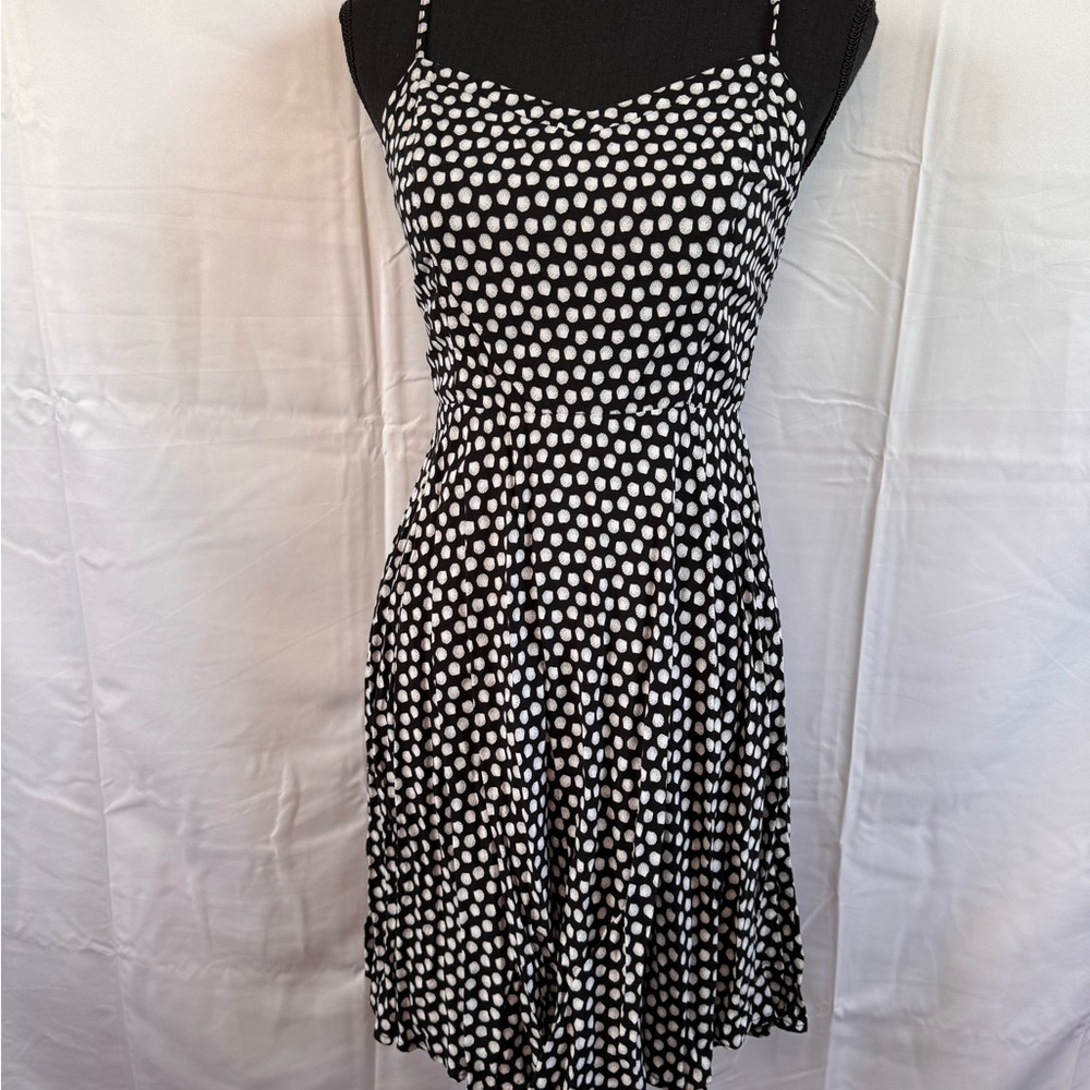 Old Navy Fit and FlarwBlack & White Smocked Sun Dress Sz S V-Neck